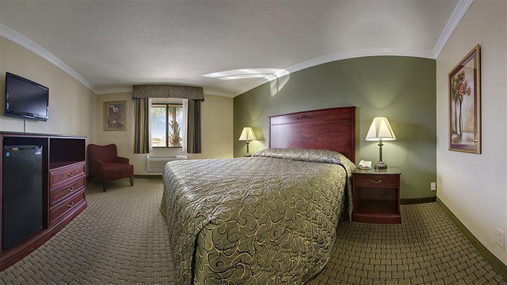 Howard Johnson By Wyndham Reseda Hotel & Suites Los Angeles Exteriér fotografie