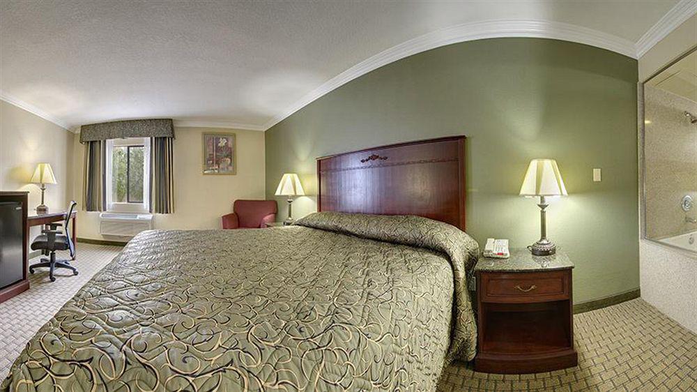 Howard Johnson By Wyndham Reseda Hotel & Suites Los Angeles Exteriér fotografie