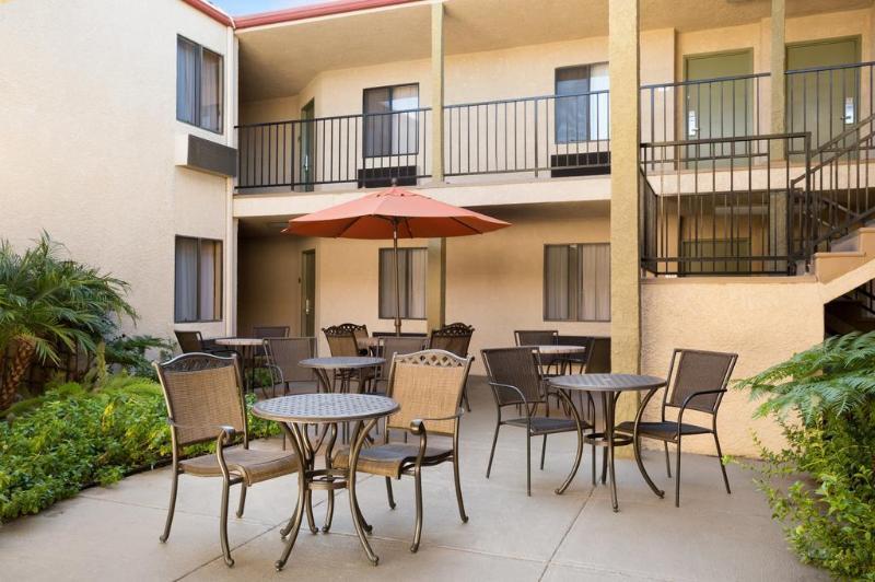 Howard Johnson By Wyndham Reseda Hotel & Suites Los Angeles Exteriér fotografie