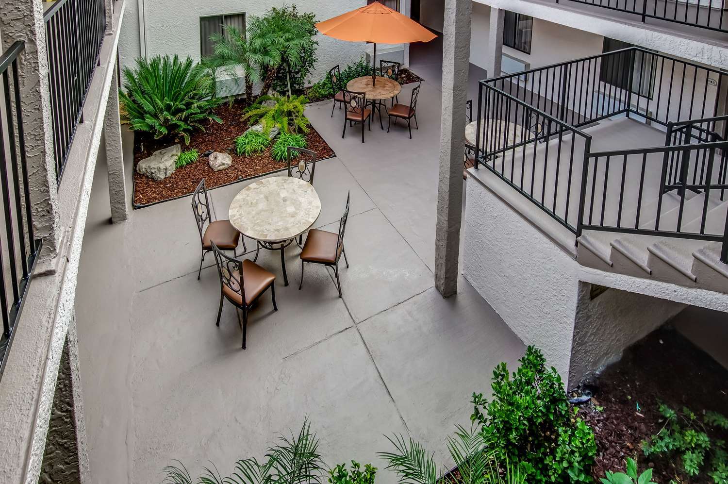 Howard Johnson By Wyndham Reseda Hotel & Suites Los Angeles Exteriér fotografie